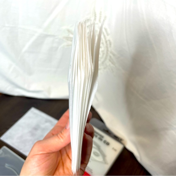 New Hipce CD Sleeves DVD Protector Insert Sleeves Double Sided LOT Office Travel - Picture 6 of 7